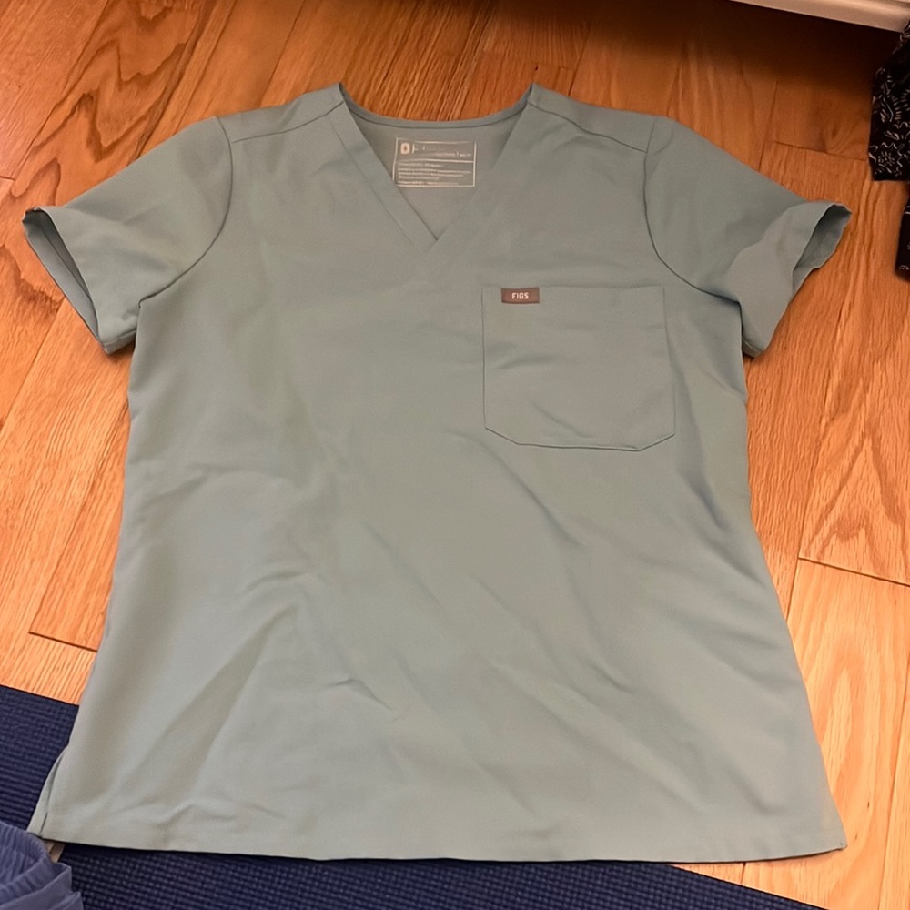 Catarina one pocket scrub top from Figs- size XS petite